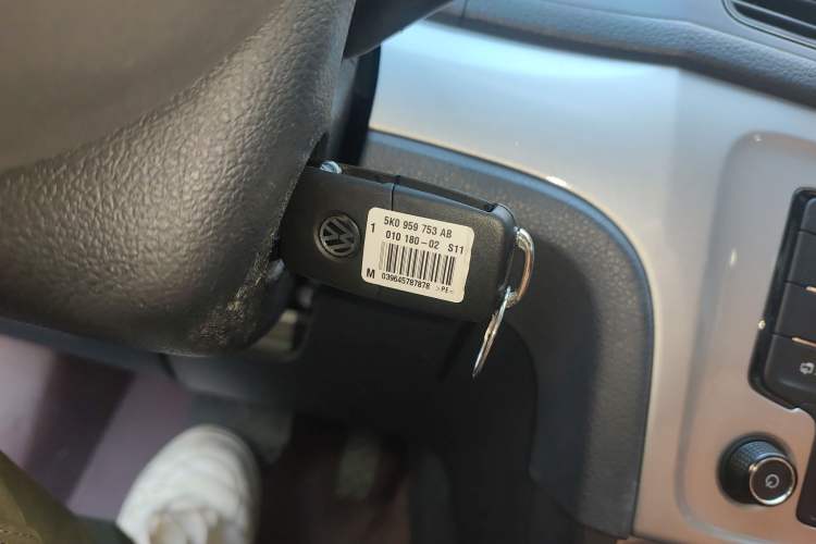 Used Volkswagen Lavida 2013 Revised Classic 1.6L Automatic Fashion Edition Interior 1