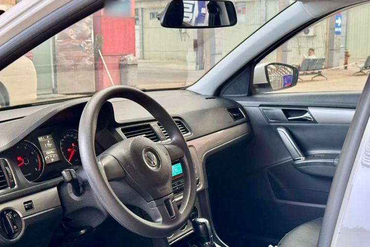 Used Volkswagen Lavida 2013 Restyled Classic 1.6L Automatic Comfort Edition Interior 1