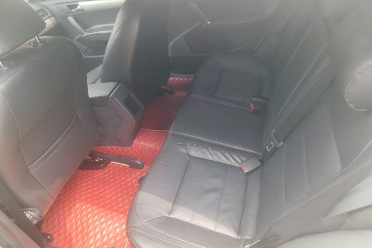 Used Volkswagen Lavida 2013 Restyled Classic 1.6L Manual Comfort Edition Interior 2