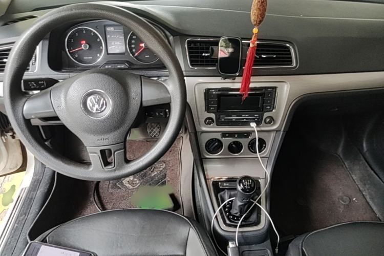 Used Volkswagen Lavida 2013 Restyled Classic 1.6L Manual Comfort Edition Interior 2