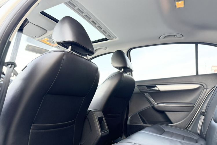 Used Volkswagen Lavida 2013 Restyled Classic 1.6L Automatic Comfort Edition Interior 2