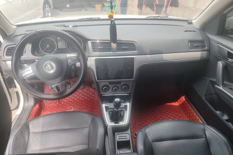 Used Volkswagen Lavida 2013 Restyled Classic 1.6L Manual Comfort Edition Interior 3