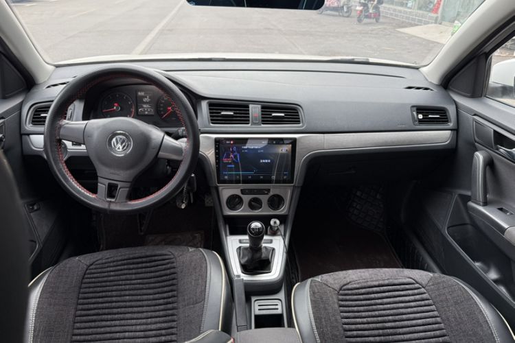 Used Volkswagen Lavida 2013 Revised Classic 1.6L Manual Fashion Edition Interior 3