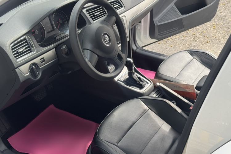 Used Volkswagen Lavida 2013 Restyled Classic 1.6L Automatic Comfort Edition Interior 3