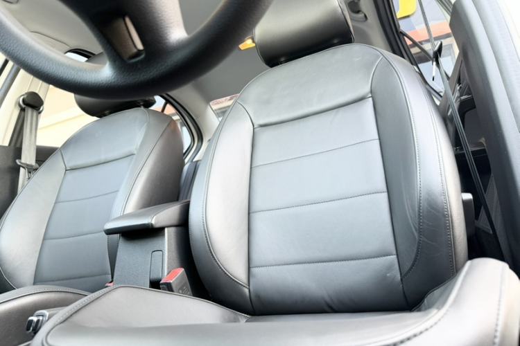 Used Volkswagen Lavida 2013 Restyled Classic 1.6L Automatic Comfort Edition Interior 3
