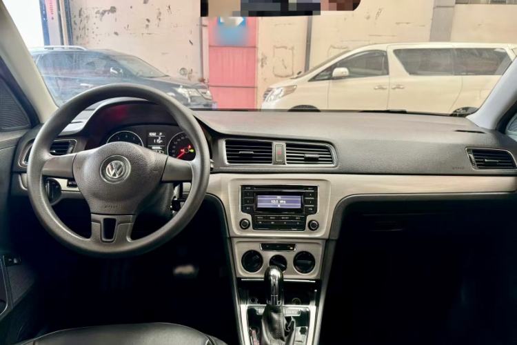 Used Volkswagen Lavida 2013 Restyled Classic 1.6L Automatic Comfort Edition Interior 3