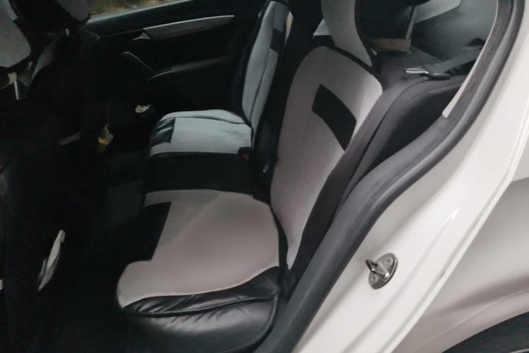 Used Volkswagen Lavida 2013 Revised Classic 1.6L Automatic Fashion Edition Interior 4