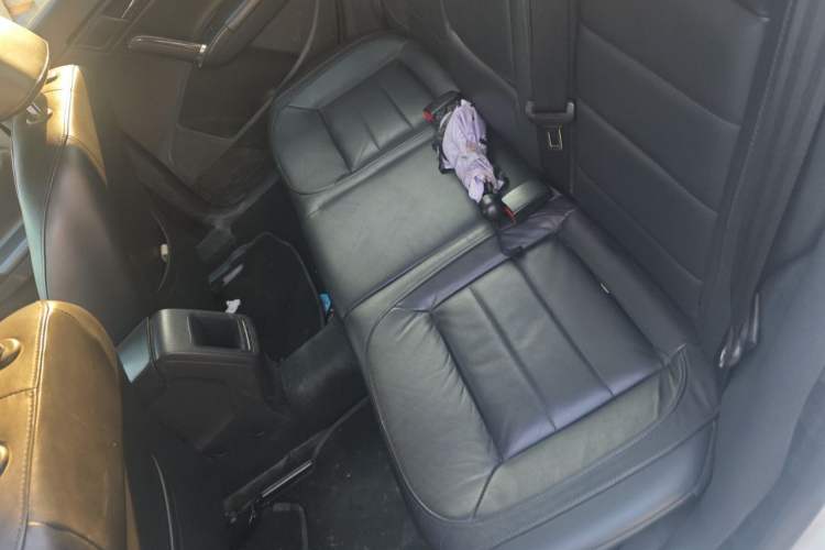 Used Volkswagen Lavida 2013 Restyled Classic 1.6L Manual Comfort Edition Interior 4