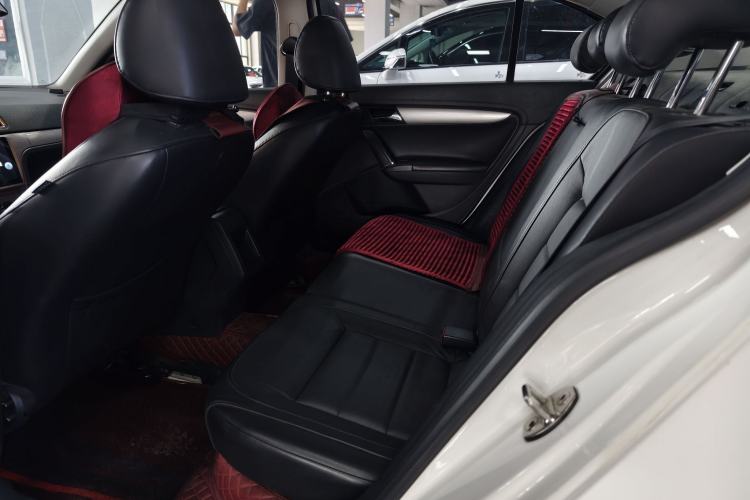 Used Volkswagen Lavida 2013 Restyled Classic 1.6L Automatic Comfort Edition Interior 4