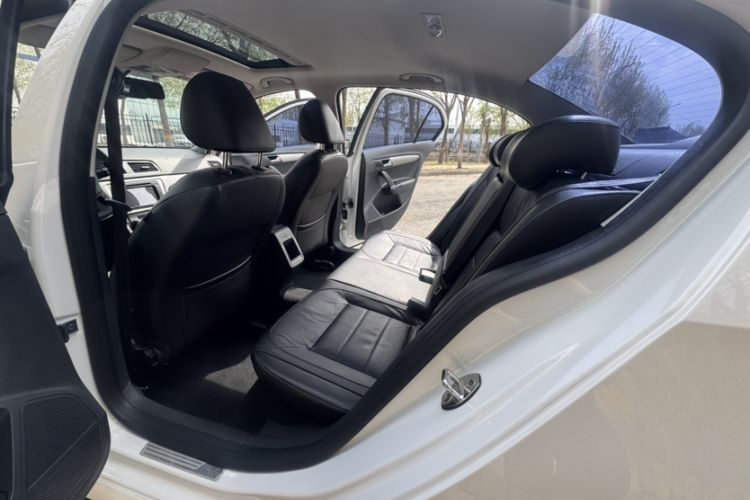 Used Volkswagen Lavida 2013 Restyled Classic 1.6L Automatic Comfort Edition Interior 4