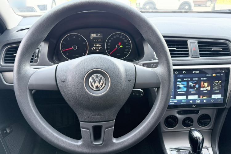Used Volkswagen Lavida 2013 Restyled Classic 1.6L Automatic Comfort Edition Interior 4