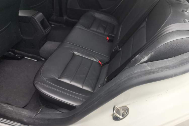 Used Volkswagen Lavida 2013 Restyled Classic 1.6L Automatic Comfort Edition Interior 4