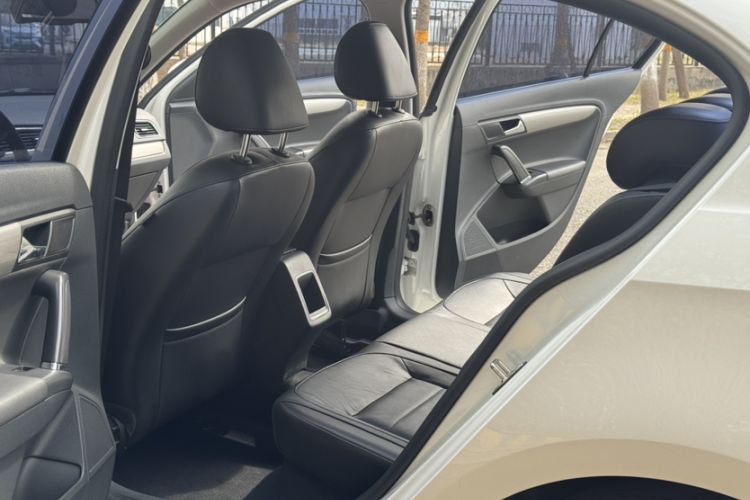 Used Volkswagen Lavida 2013 Restyled Classic 1.6L Automatic Comfort Edition Interior 5