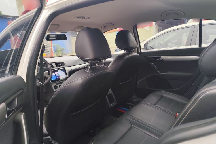 Used Volkswagen Lavida 2013 Revised Classic 1.6L Automatic Fashion Edition Interior 5