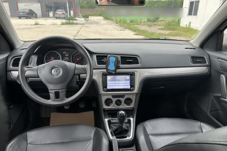 Used Volkswagen Lavida 2013 Restyled Classic 1.6L Manual Comfort Edition Interior 6