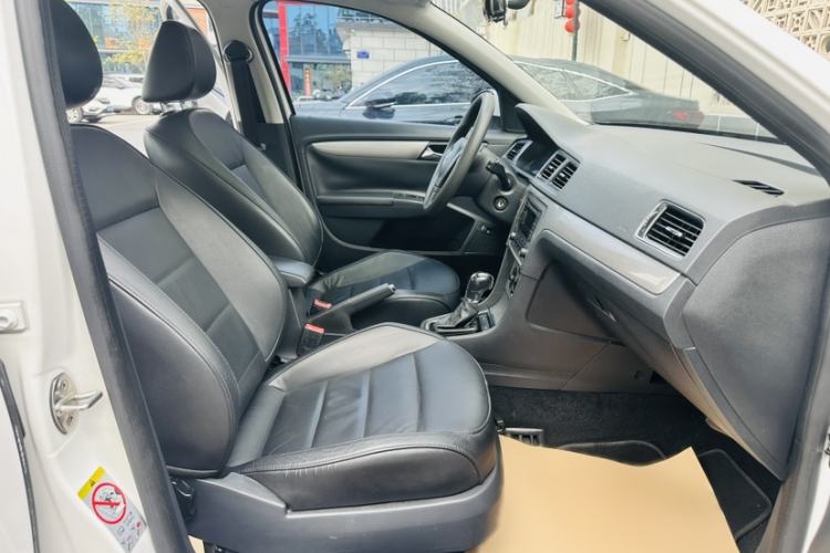 Used Volkswagen Lavida 2013 Restyled Classic 1.6L Automatic Comfort Edition Interior 6