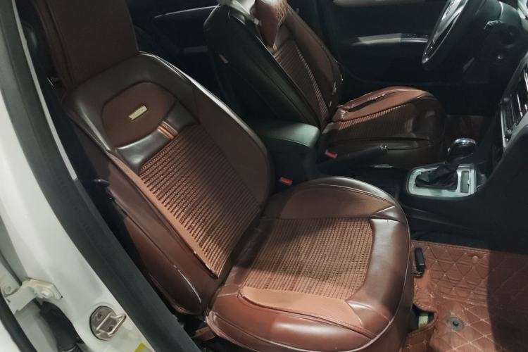 Used Volkswagen Lavida 2013 Revised Classic 1.6L Automatic Fashion Edition Interior 8