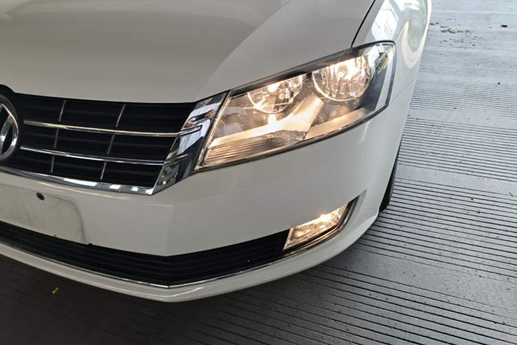 Used Volkswagen Lavida 2013 Restyled Classic 1.6L Manual Comfort Edition Left Front Headlight