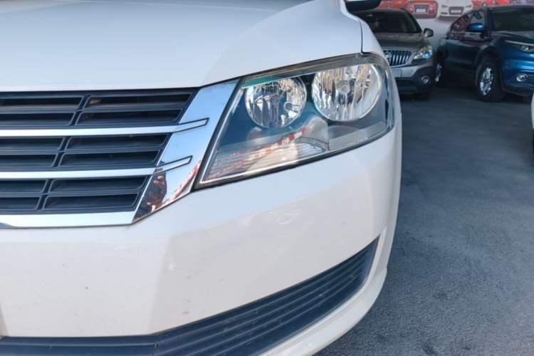 Used Volkswagen Lavida 2013 Revised Classic 1.6L Automatic Fashion Edition Left Front Headlight