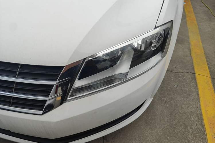 Used Volkswagen Lavida 2013 Revised Classic 1.6L Automatic Fashion Edition Left Front Headlight