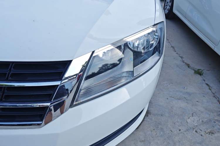 Used Volkswagen Lavida 2013 Revised Classic 1.6L Automatic Fashion Edition Left Front Headlight