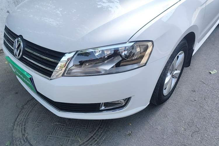 Used Volkswagen Lavida 2013 Revised Classic 1.6L Automatic Fashion Edition Left Front Headlight