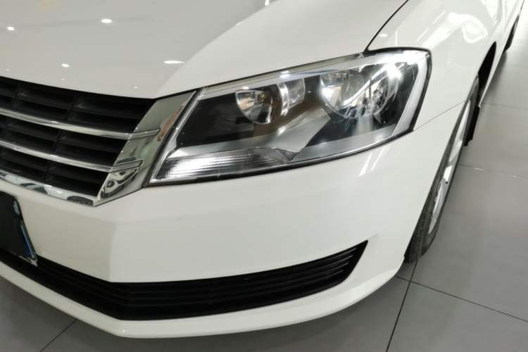 Used Volkswagen Lavida 2013 Revised Classic 1.6L Automatic Fashion Edition Left Front Headlight