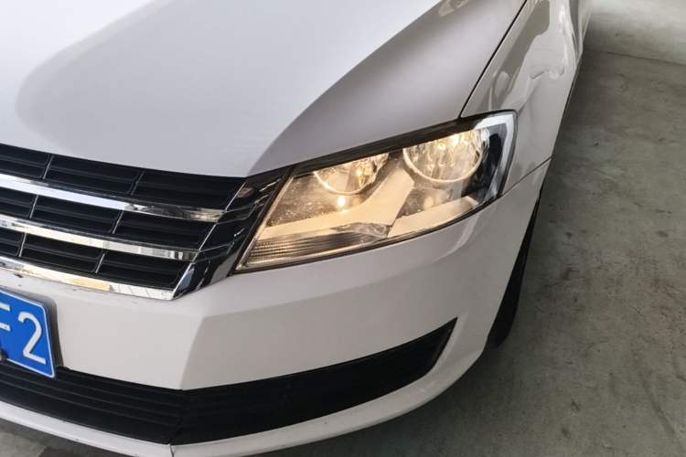 Used Volkswagen Lavida 2013 Revised Classic 1.6L Automatic Fashion Edition Left Front Headlight