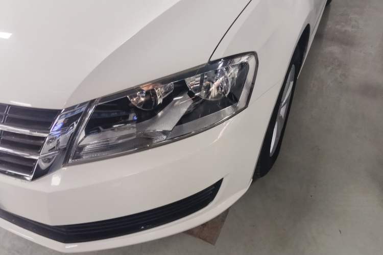 Used Volkswagen Lavida 2013 Revised Classic 1.6L Automatic Fashion Edition Left Front Headlight