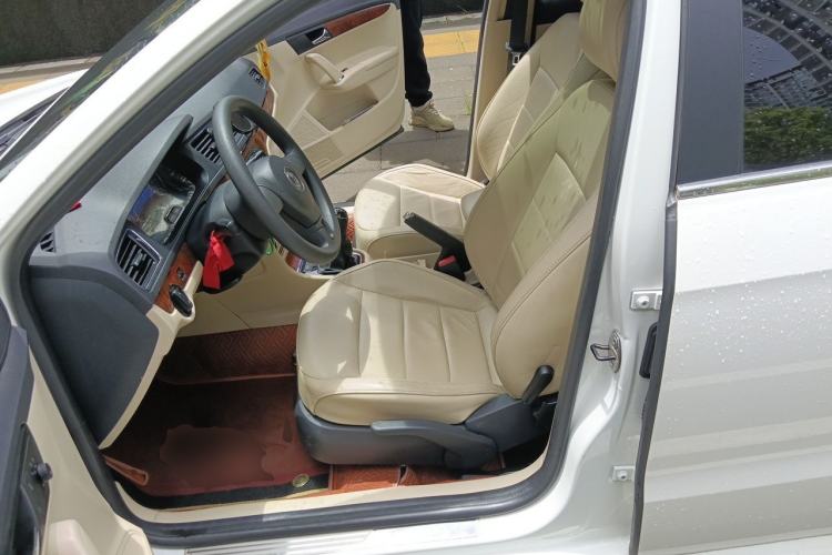 Used Volkswagen Lavida 2013 Revised Version 1.4 TSI Manual Comfort Edition Left Front Seat