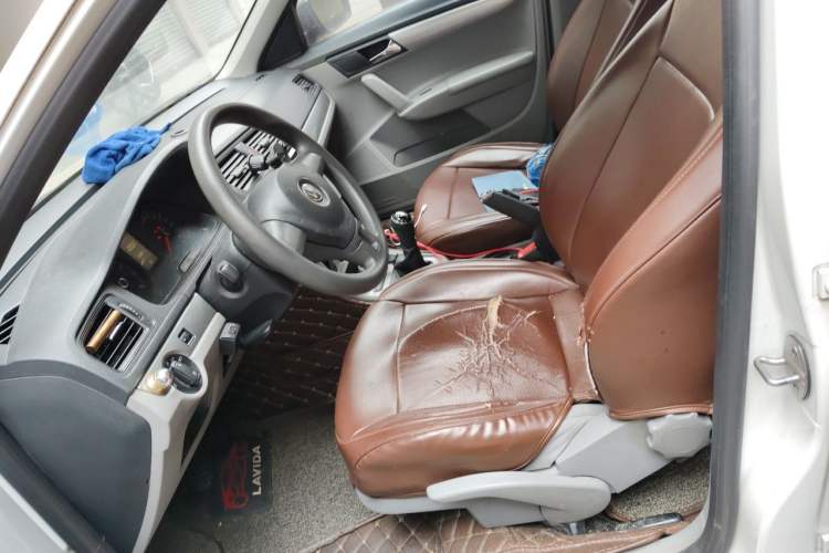 Used Volkswagen Lavida 2013 1.6L Manual Fashion Edition Left Front Seat
