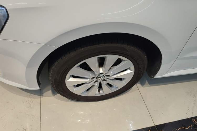Used Volkswagen Lavida 2013 Revised Version 1.4 TSI DSG Comfort Edition Left Front Wheel Hub