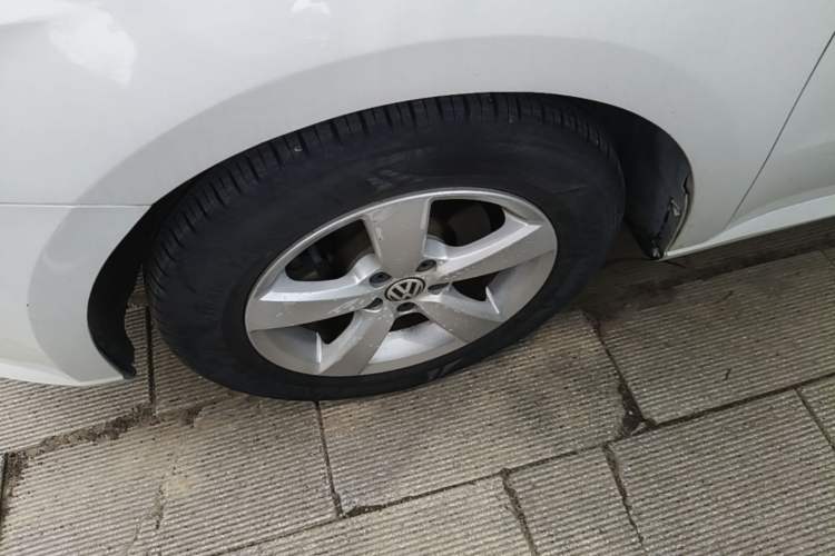 Used Volkswagen Lavida 2013 Revised Classic 1.6L Automatic Fashion Edition Left Front Wheel Hub