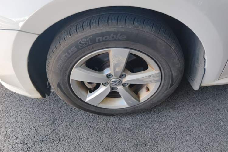 Used Volkswagen Lavida 2013 Revised Classic 1.6L Automatic Fashion Edition Left Front Wheel Hub
