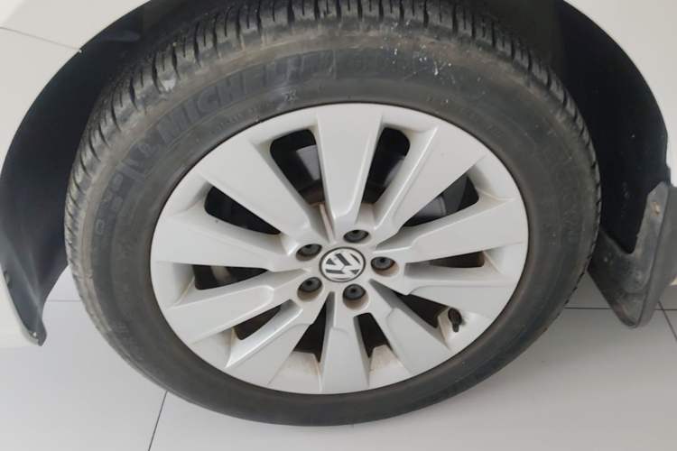 Used Volkswagen Lavida 2013 Restyled Classic 1.6L Automatic Comfort Edition Left Front Wheel Hub