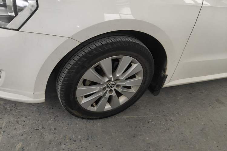Used Volkswagen Lavida 2013 Restyled Classic 1.6L Automatic Comfort Edition Left Front Wheel Hub