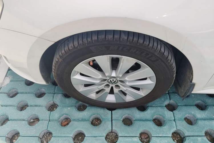Used Volkswagen Lavida 2013 Restyled Classic 1.6L Automatic Comfort Edition Left Front Wheel Hub