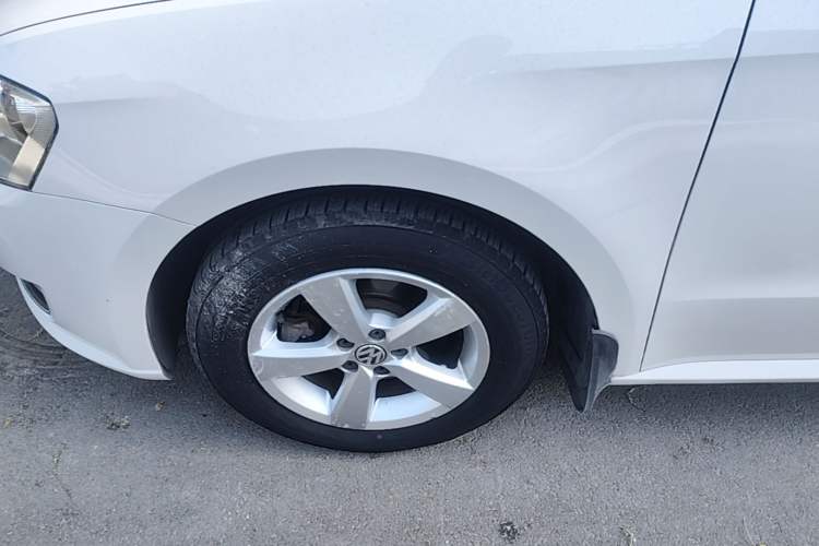 Used Volkswagen Lavida 2013 Revised Classic 1.6L Automatic Fashion Edition Left Front Wheel Hub