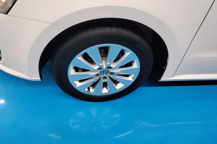 Used Volkswagen Lavida 2013 Restyled Classic 1.6L Automatic Comfort Edition Left Front Wheel Hub