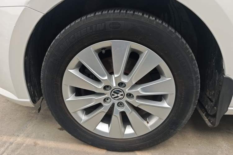 Used Volkswagen Lavida 2013 Revised Version 1.4 TSI DSG Comfort Edition Left Front Wheel Hub