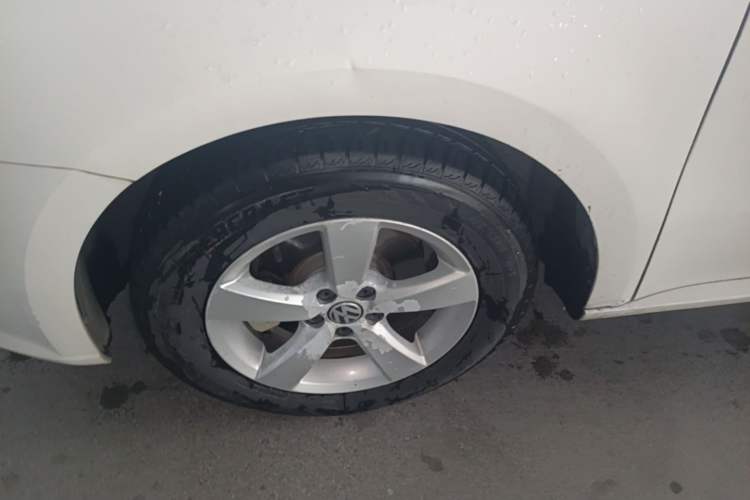 Used Volkswagen Lavida 2013 Revised Classic 1.6L Automatic Fashion Edition Left Front Wheel Hub