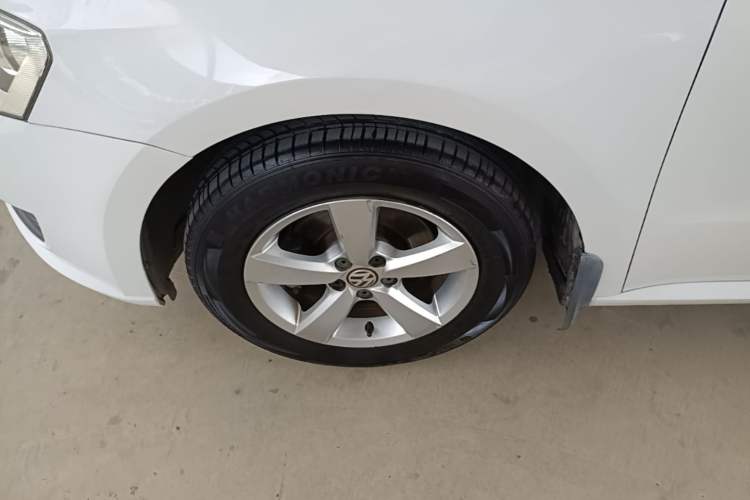 Used Volkswagen Lavida 2013 Revised Classic 1.6L Manual Fashion Edition Left Front Wheel Hub