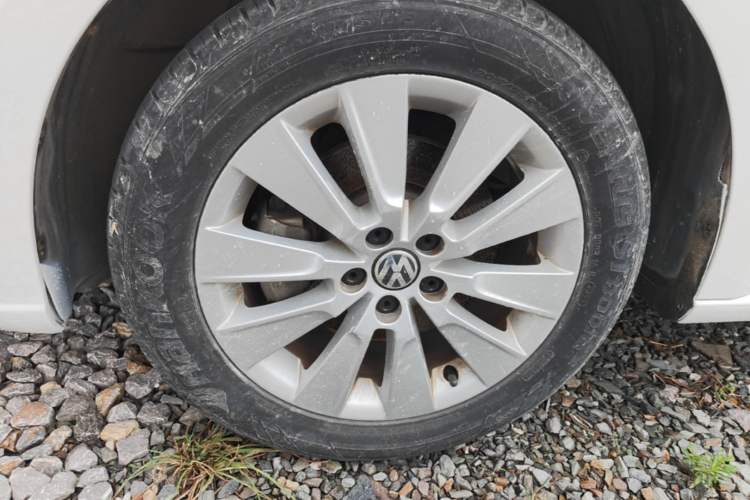 Used Volkswagen Lavida 2013 Restyled Classic 1.6L Manual Comfort Edition Left Front Wheel Hub
