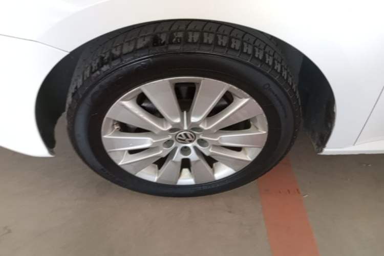 Used Volkswagen Lavida 2013 Restyled Classic 1.6L Manual Comfort Edition Left Front Wheel Hub