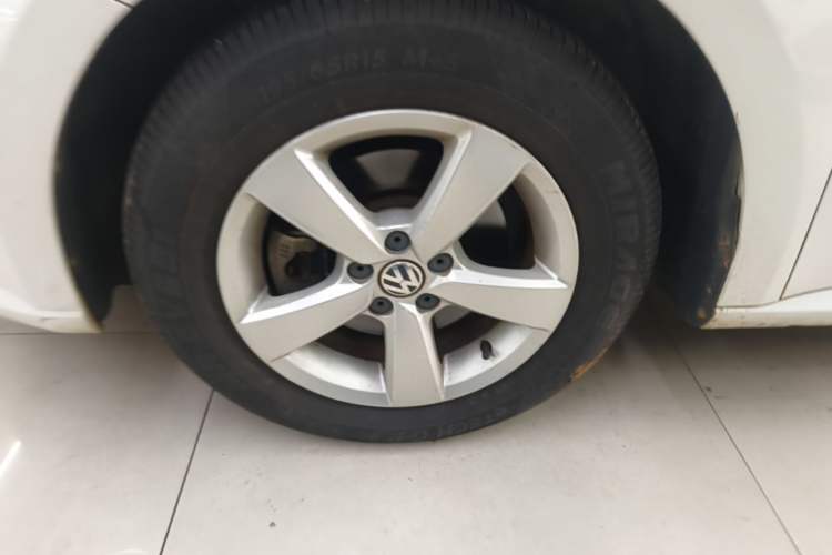 Used Volkswagen Lavida 2013 Revised Classic 1.6L Manual Fashion Edition Left Front Wheel Hub