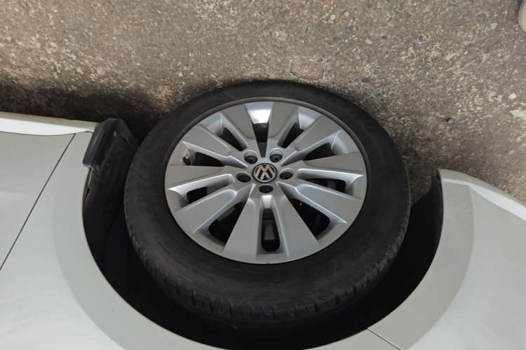 Used Volkswagen Lavida 2013 Restyled Classic 1.6L Automatic Comfort Edition Left Front Wheel Hub