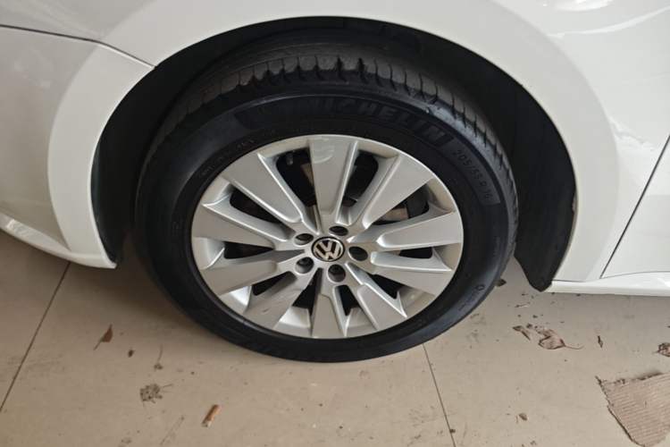 Used Volkswagen Lavida 2013 Revised Version 1.4 TSI DSG Comfort Edition Left Front Wheel Hub