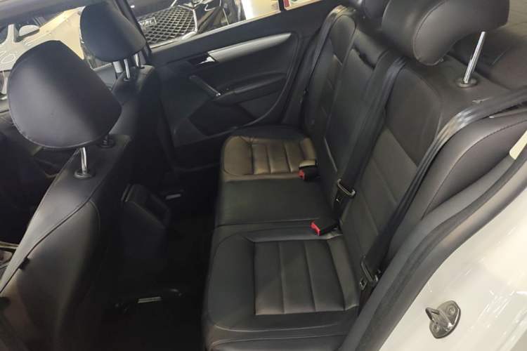Used Volkswagen Lavida 2013 Revised Version 1.4 TSI DSG Comfort Edition Left Rear Seat