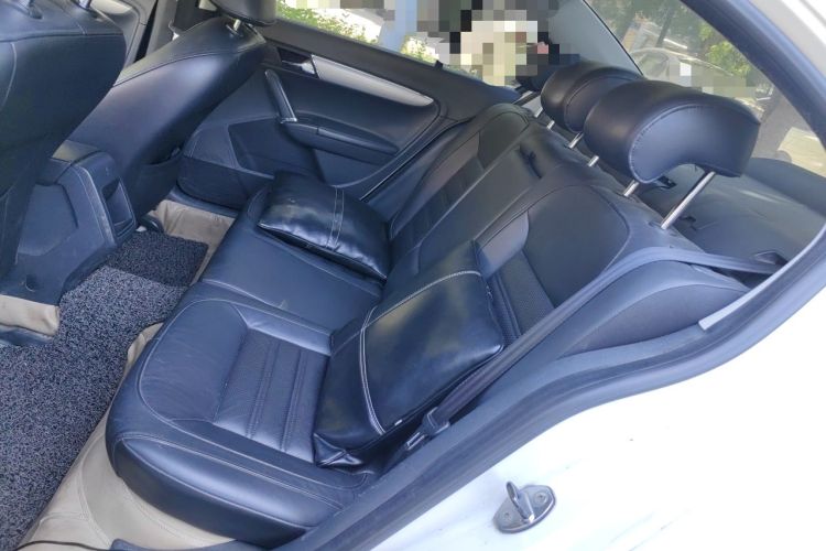 Used Volkswagen Lavida 2013 Revised Version 1.6L Automatic Luxury Edition Left Rear Seat