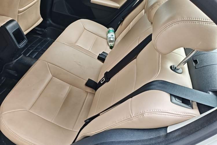 Used Volkswagen Lavida 2013 Revised Classic 1.6L Manual Fashion Edition Left Rear Seat